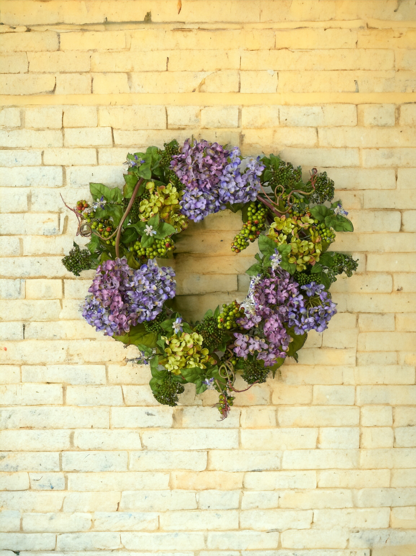 24" Mixed Hydrangea Wreath